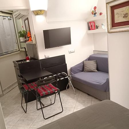 La Residenza Napoli Short Let Monolocale Standard Via Chiaia 82 Napoli Apartment Exterior photo