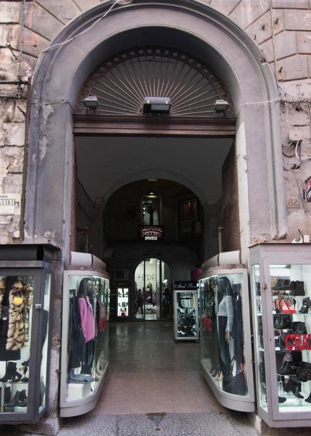 La Residenza Napoli Short Let Monolocale Standard Via Chiaia 82 Napoli Apartment Exterior photo