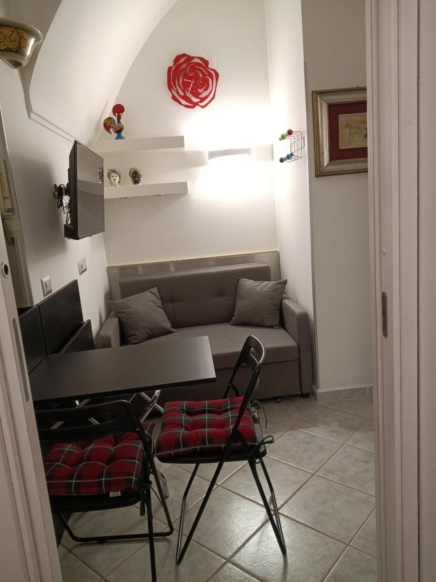 La Residenza Napoli Short Let Monolocale Standard Via Chiaia 82 Napoli Apartment Exterior photo